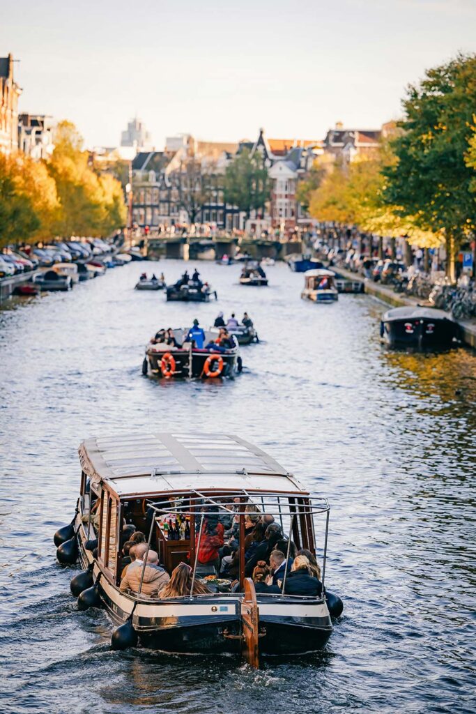 AMSTERDAM-CANAL-CRUISE